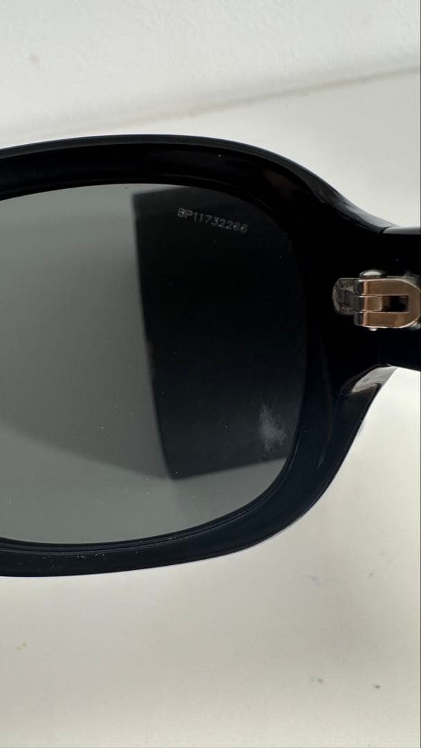 Prada ブラック サングラス