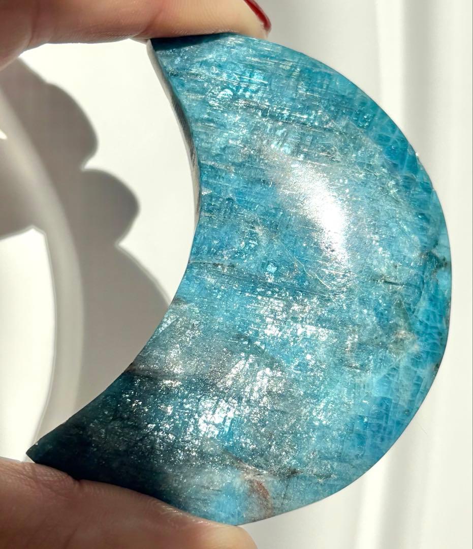 《高品質・強シラー》ブルーアパタイト＊月　カービング　光透過