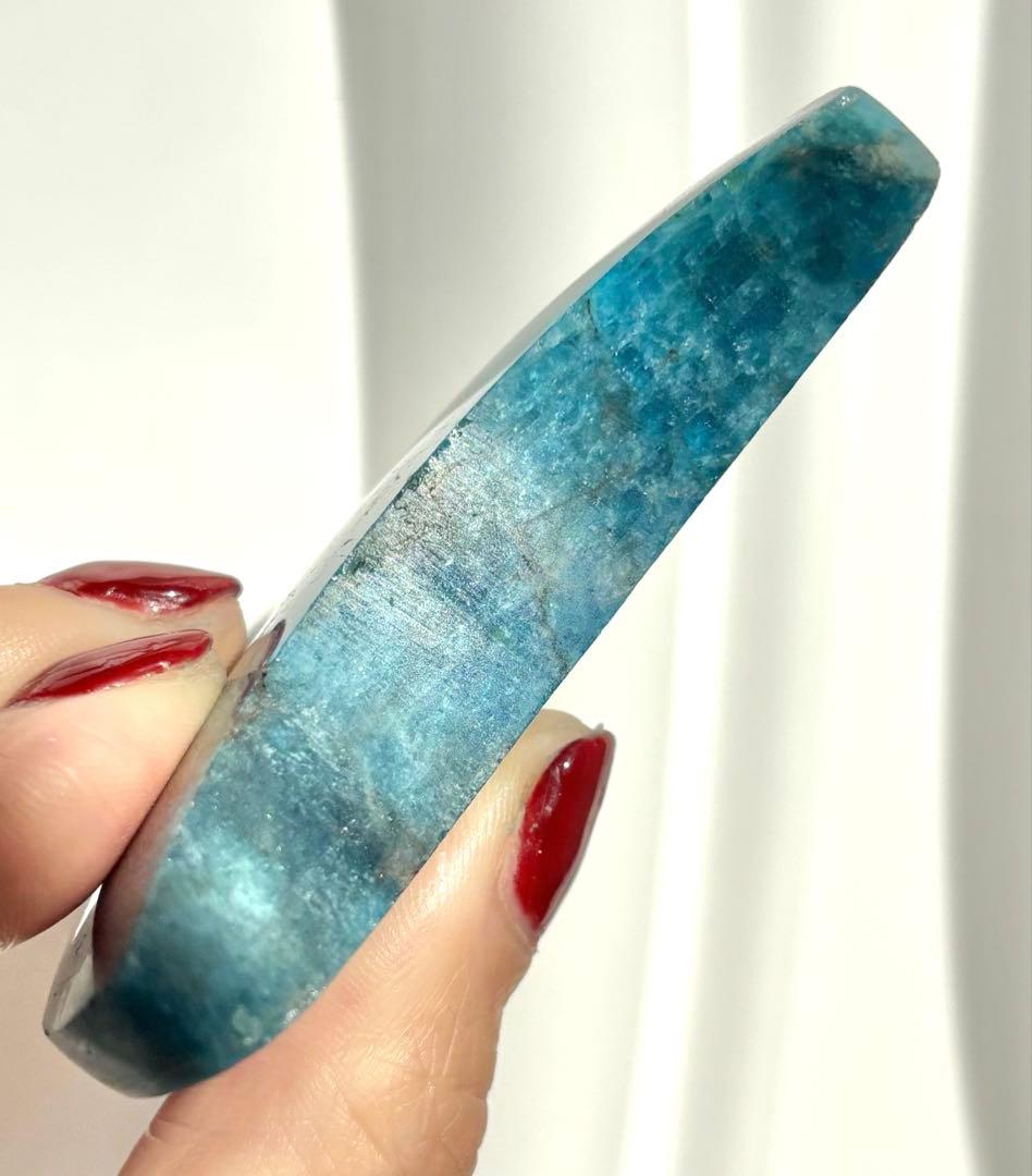 《高品質・強シラー》ブルーアパタイト＊月　カービング　光透過