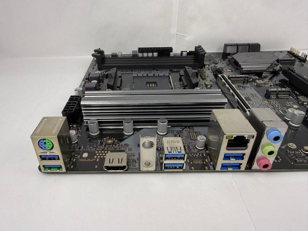 ASRock B550 Phantom Gaming4 ATXマザーボード