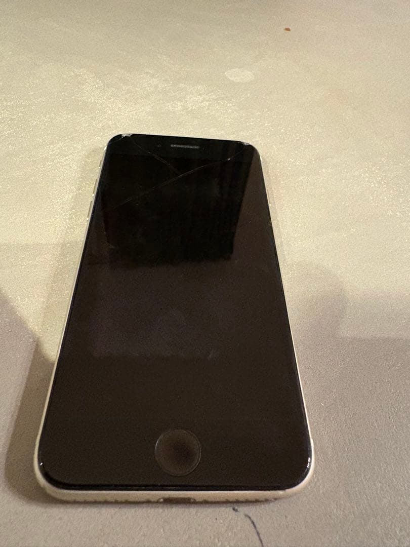 Apple iPhone SE (第3世代) ホワイト