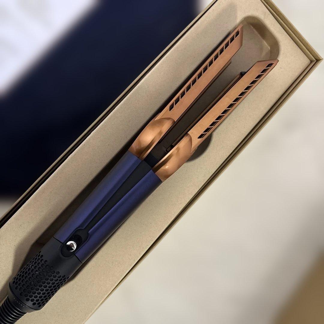 今だけ半額以下　dyson Airstrait HT01 ヘアストレイトナー