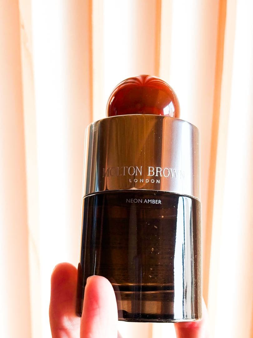モルトンブラウン　香水　ネオンアンバー　オードパルファン