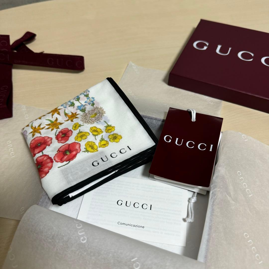 GUCCI 花柄シルクハンカチ 約53cm x 53cm