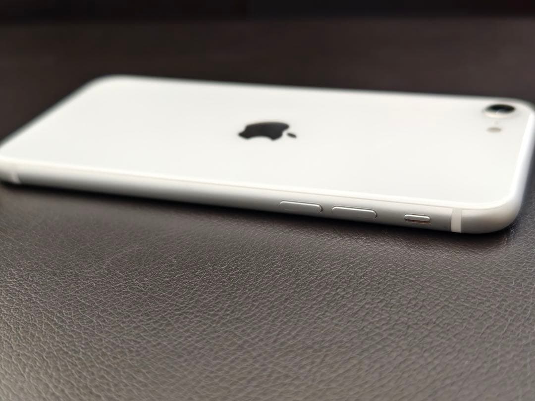 Apple iPhone SE (第2世代) ホワイト 64gb