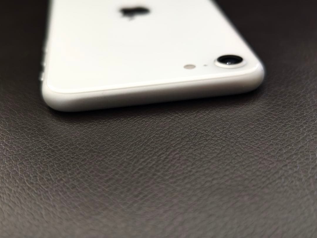 Apple iPhone SE (第2世代) ホワイト 64gb