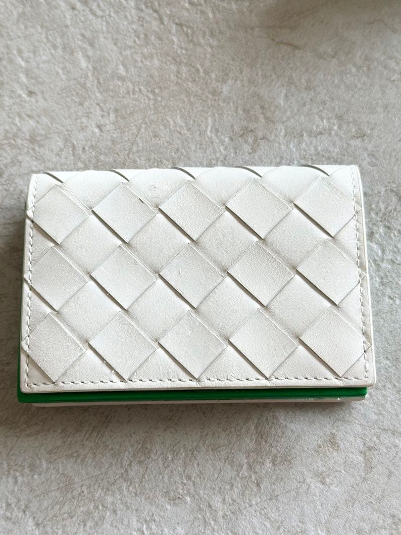 BOTTEGA VENETA レザー名刺入れ ホワイト×グリーン