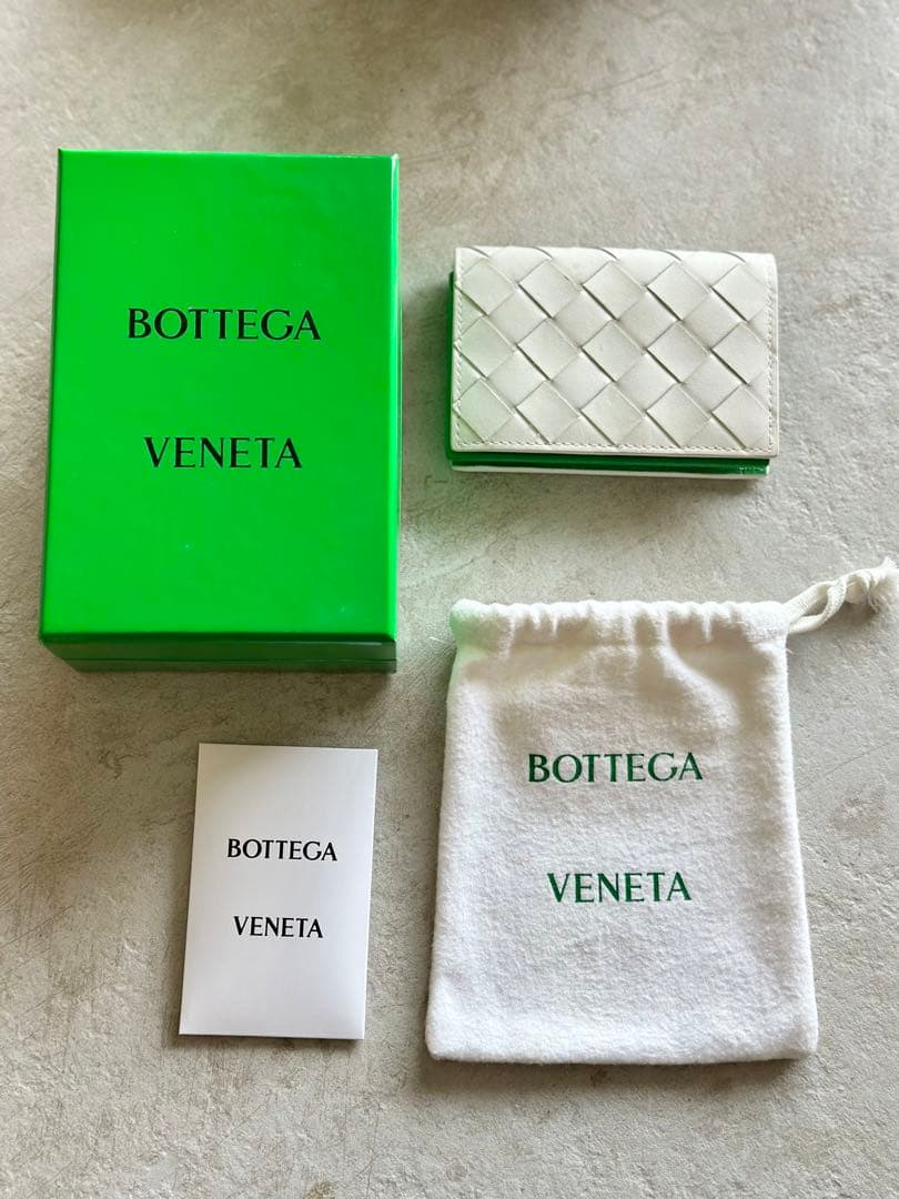 BOTTEGA VENETA レザー名刺入れ ホワイト×グリーン