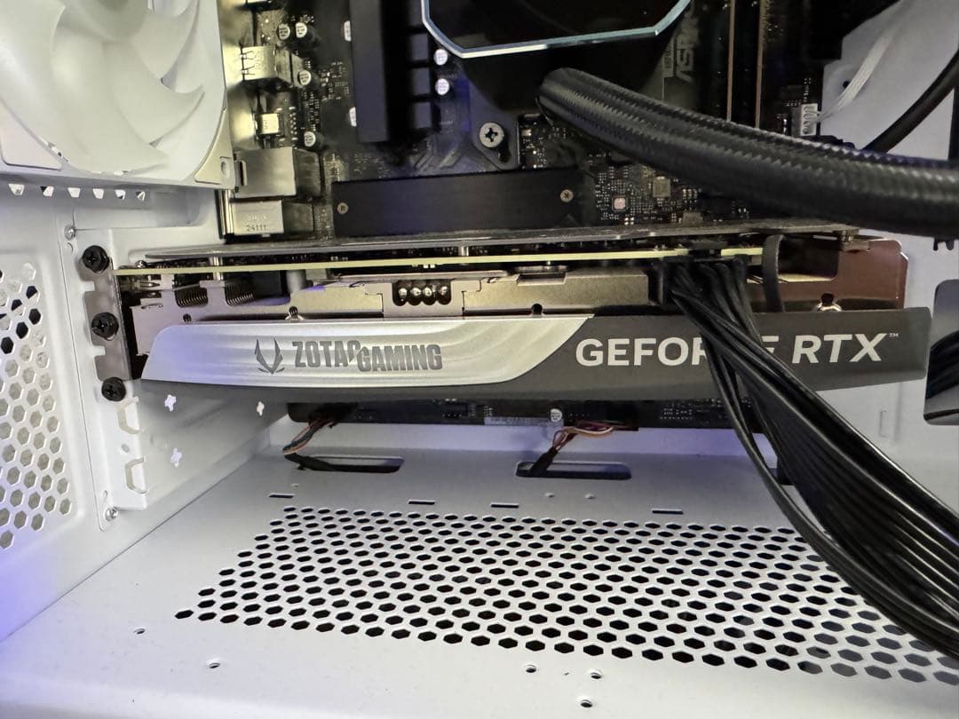 グラフィックボード・グラボ・ビデオカード ZOTAC GeForce RTX 4070 12GB GDDR6X