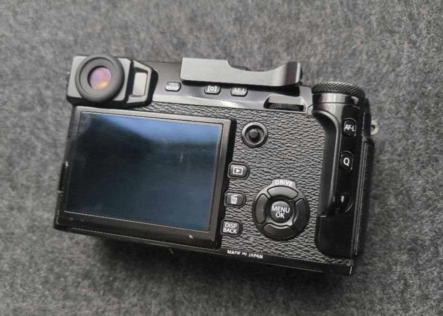 【FUJIFILM X-Pro2 ボディ】シャッター16735回/木製グリップ付