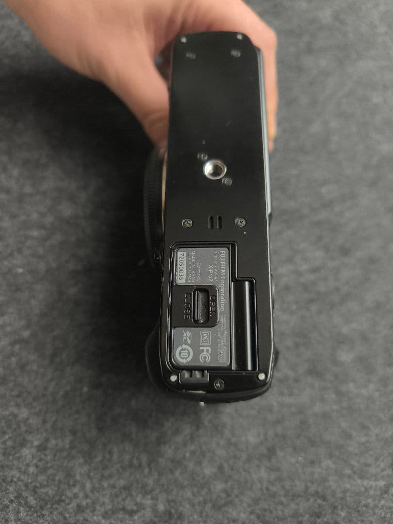 【FUJIFILM X-Pro2 ボディ】シャッター16735回/木製グリップ付