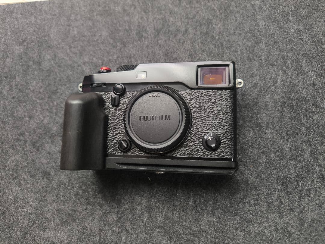 【FUJIFILM X-Pro2 ボディ】シャッター16735回/木製グリップ付