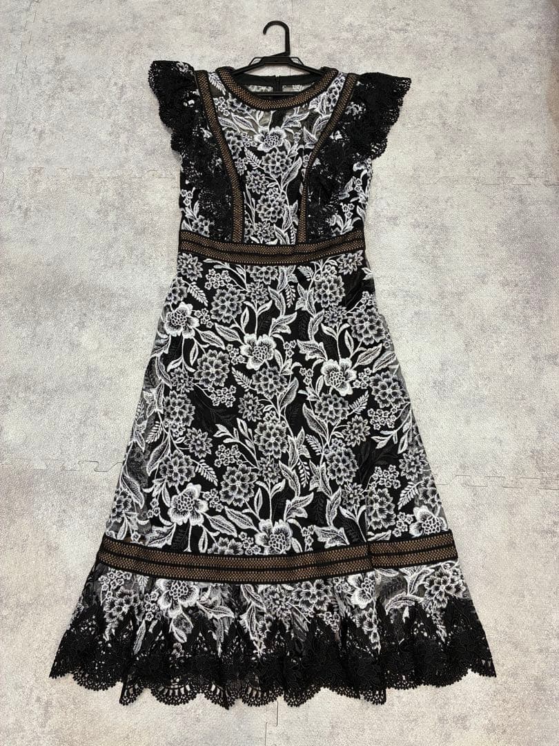 Yoshi未使用タグ付TADASHI SHOJI 刺繍レースワンピース　4