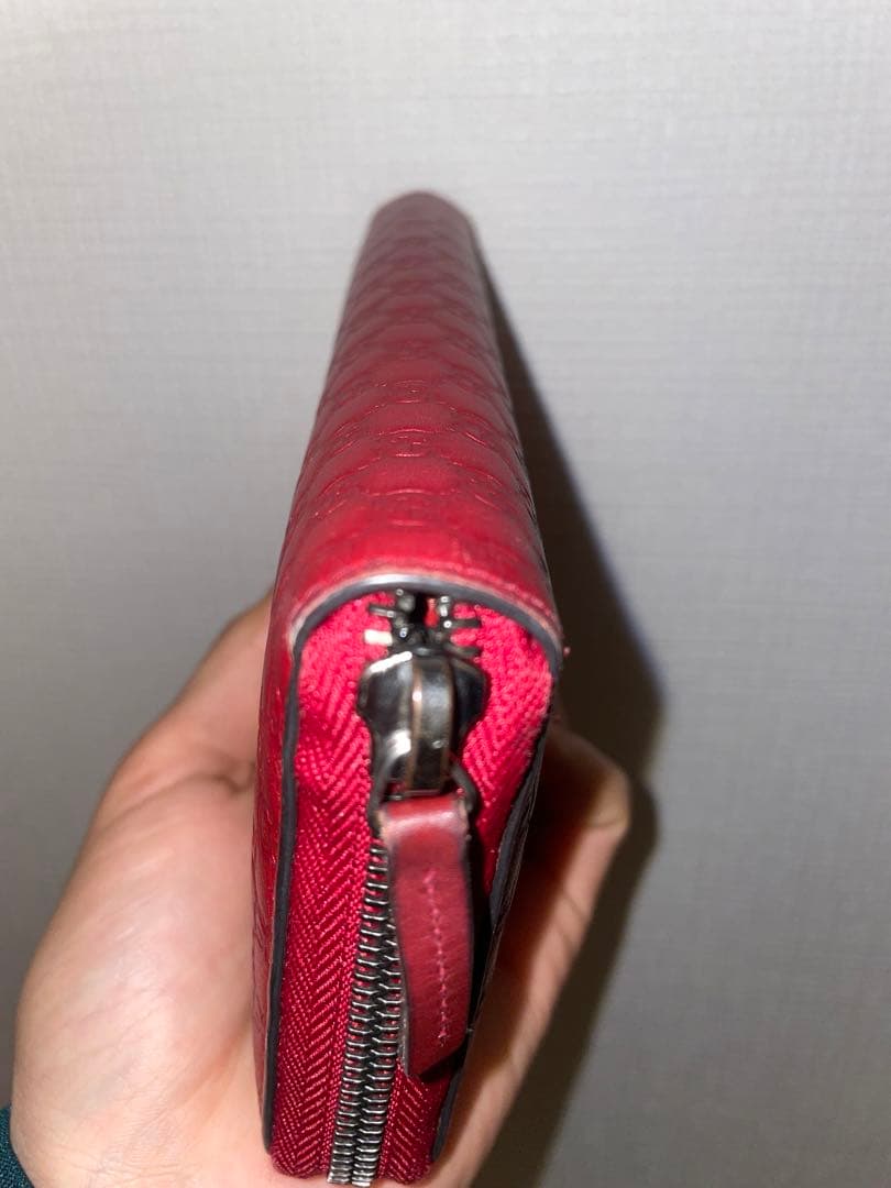 Gucci エンボス　財布赤