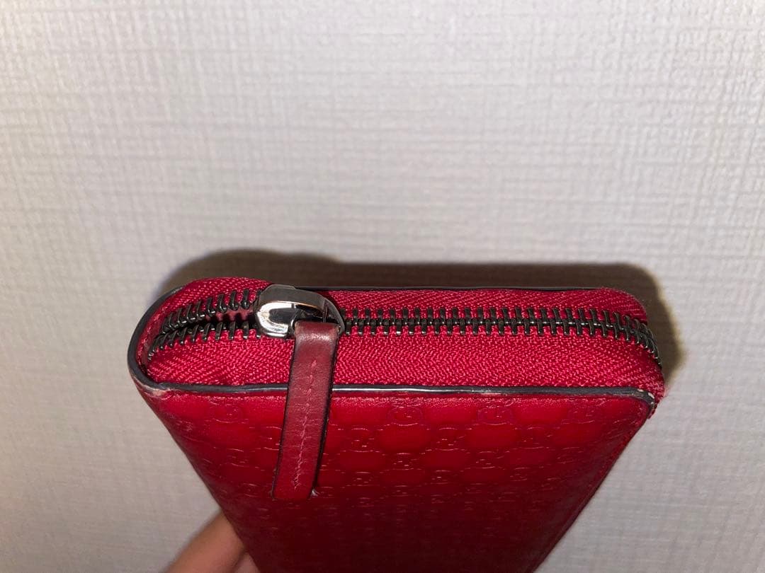 Gucci エンボス　財布赤