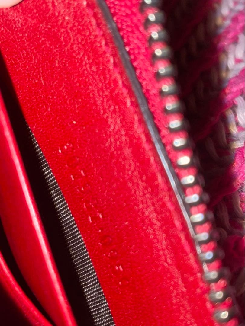 Gucci エンボス　財布赤