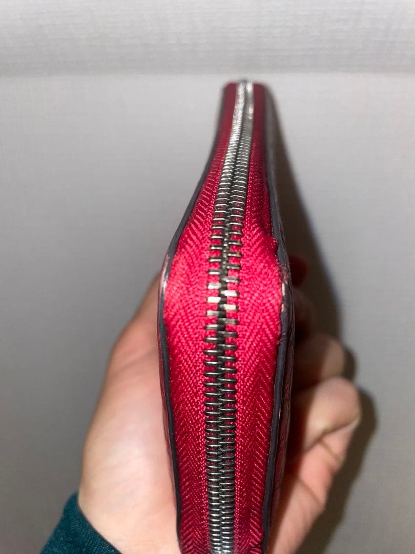 Gucci エンボス　財布赤