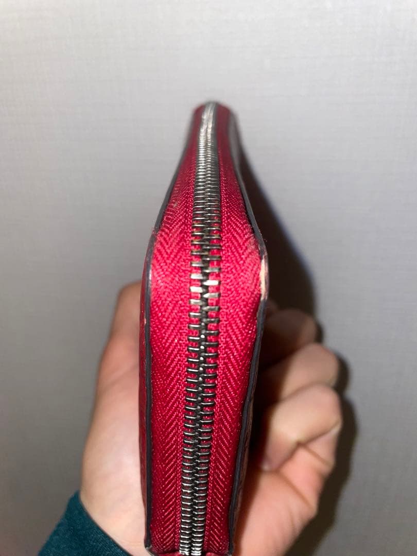 Gucci エンボス　財布赤