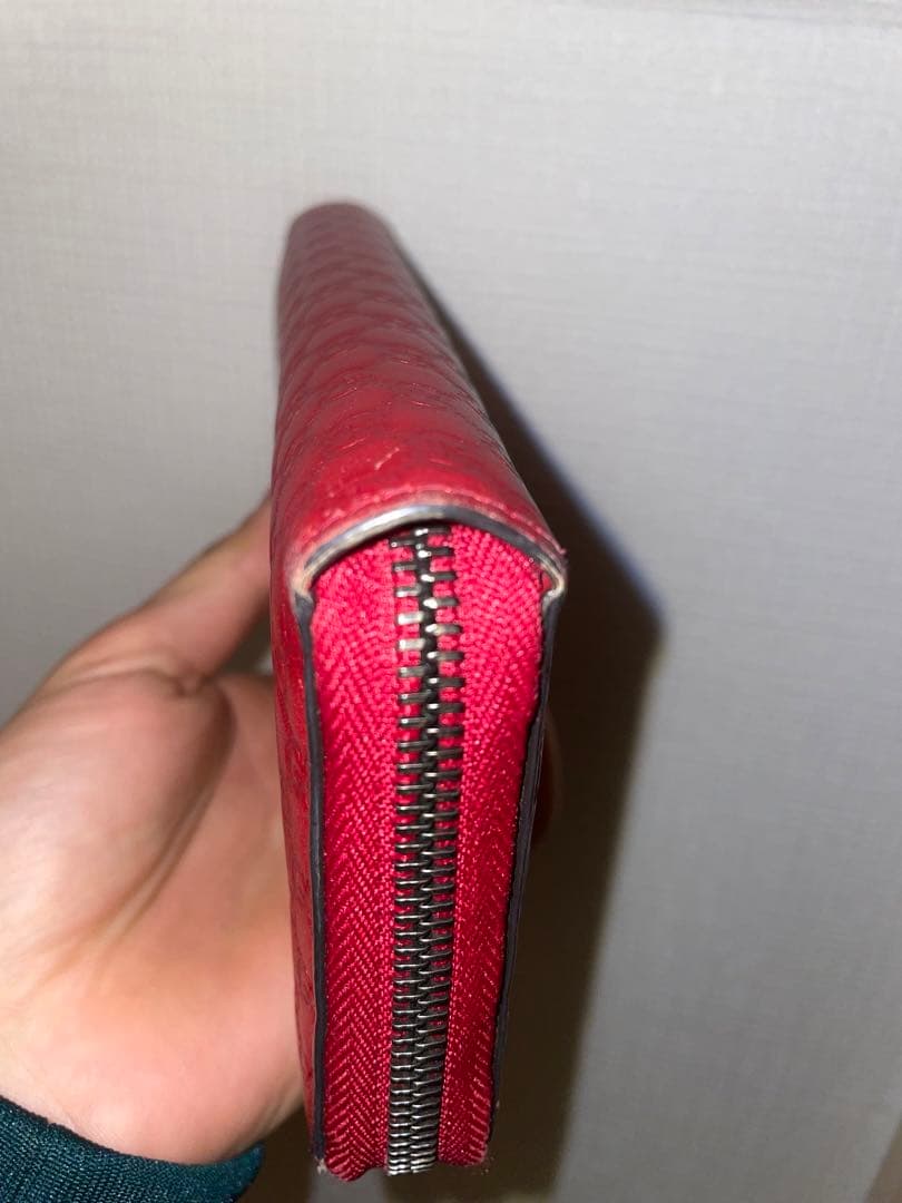 Gucci エンボス　財布赤