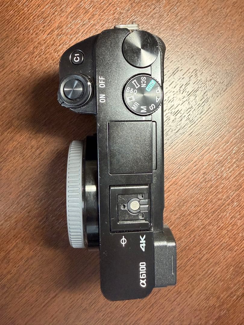 SONY α6100 ミラーレスカメラ 本体のみ (予備バッテリー付き)