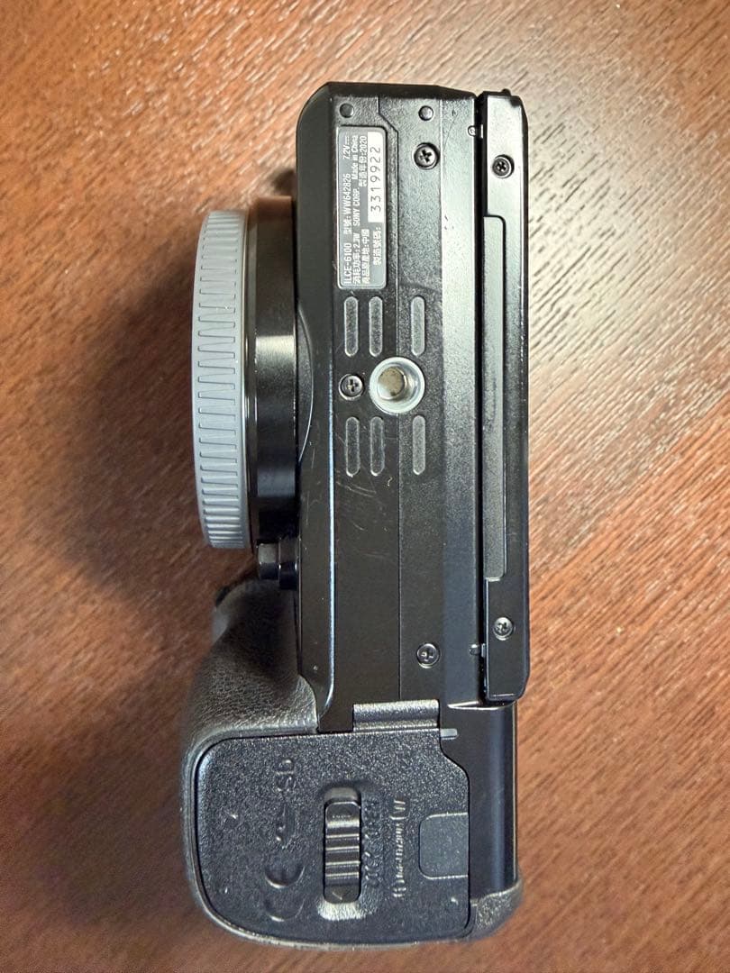 SONY α6100 ミラーレスカメラ 本体のみ (予備バッテリー付き)