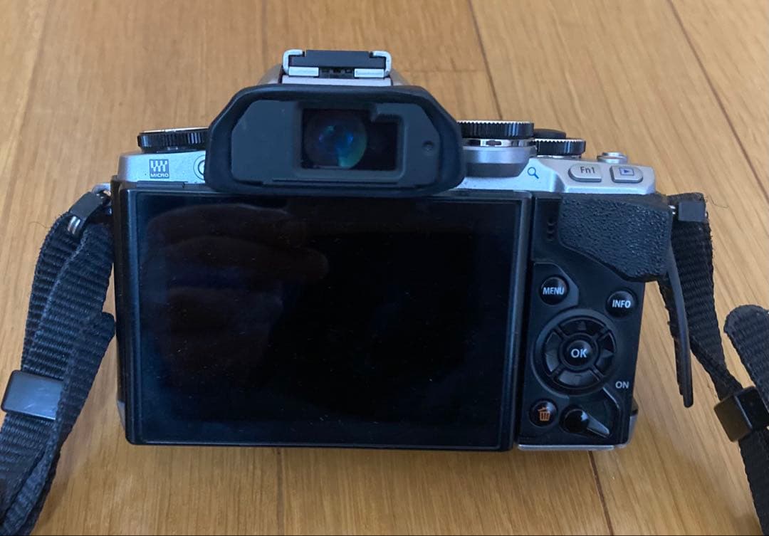 OLYMPUS オリンパス OM-D E-M10 レンズキット【ジャンク品】