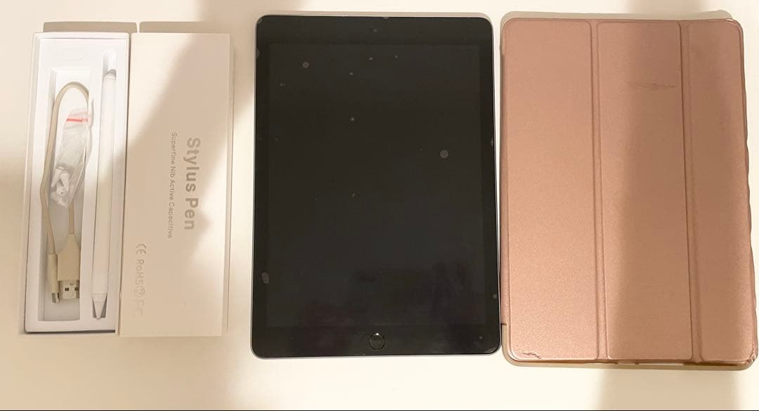 Apple iPad (第６世代) 32GB シルバー　タッチペンとカバー付き