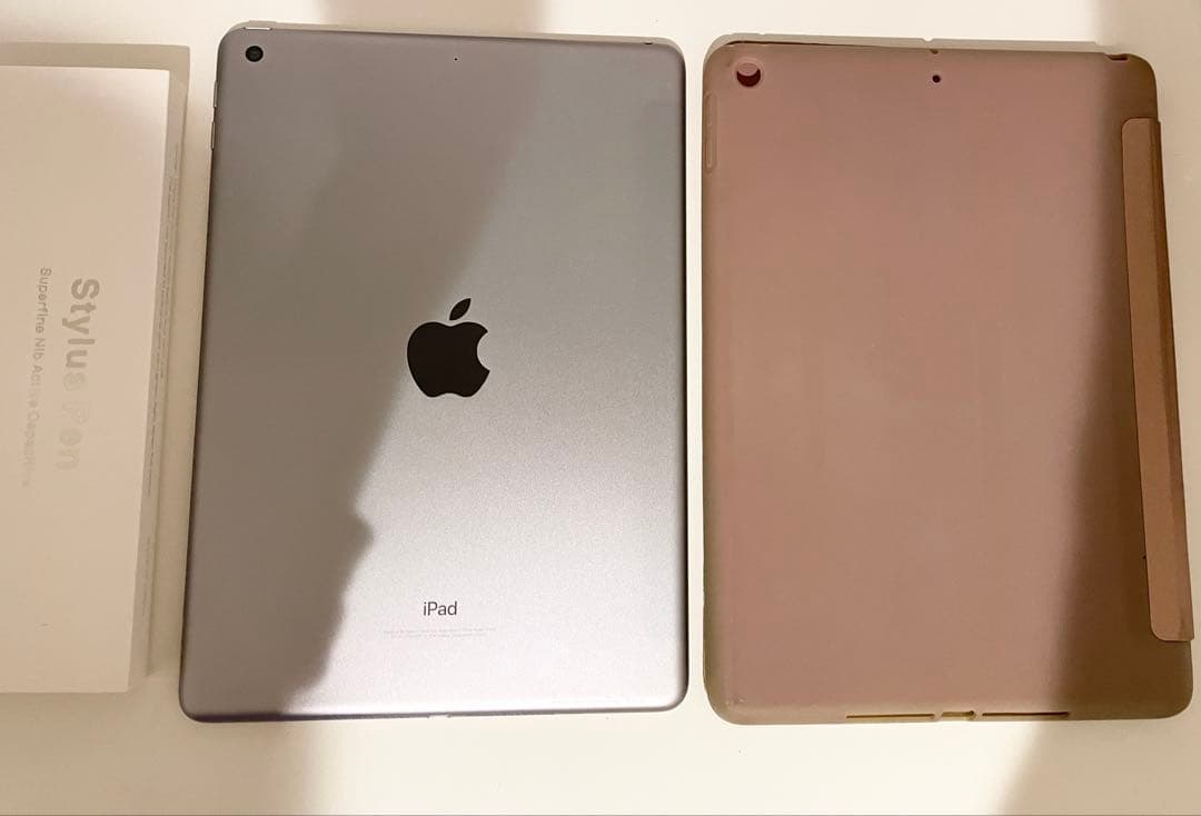 Apple iPad (第６世代) 32GB シルバー　タッチペンとカバー付き