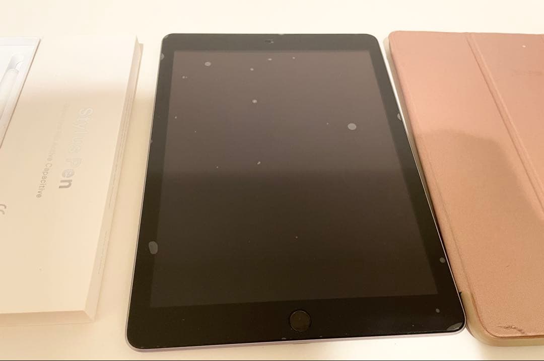 Apple iPad (第６世代) 32GB シルバー　タッチペンとカバー付き