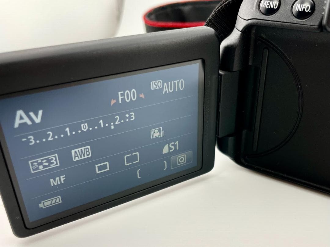 Canon キヤノン EOS Kiss X7i ボディ デジタル一眼レフカメラ