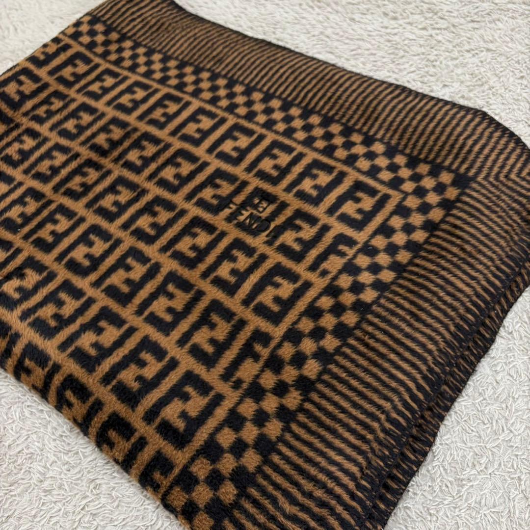 極美品✨ フェンディ FFロゴ ズッカ 総柄 ブランケット ブラウン 毛布