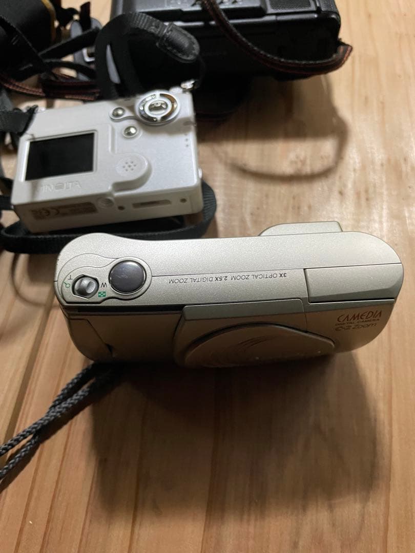 フィルムカメラ2台とデジタルカメラ台2台 canon Fuji