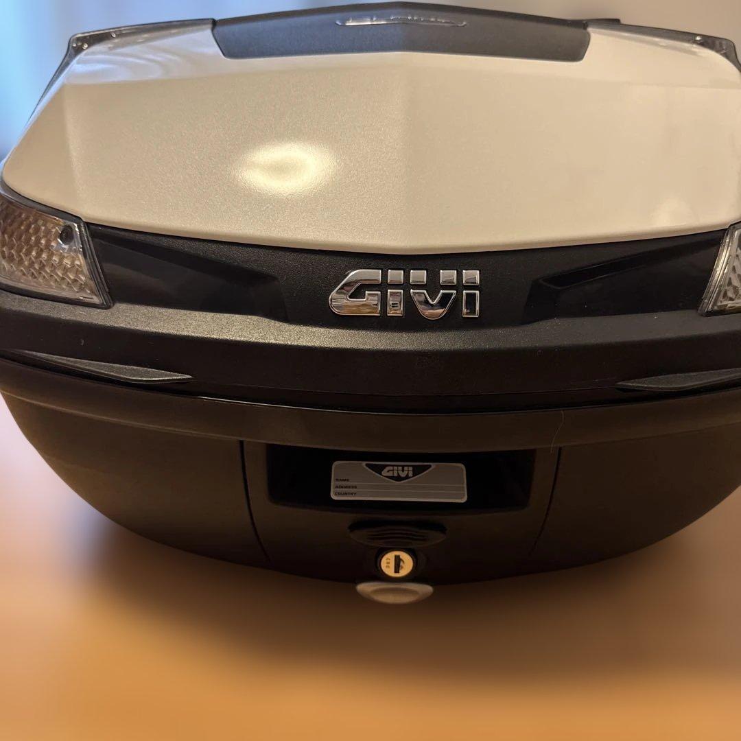 美品　GIVI BLADE リアボックス　モノロック　ジビ　47L
