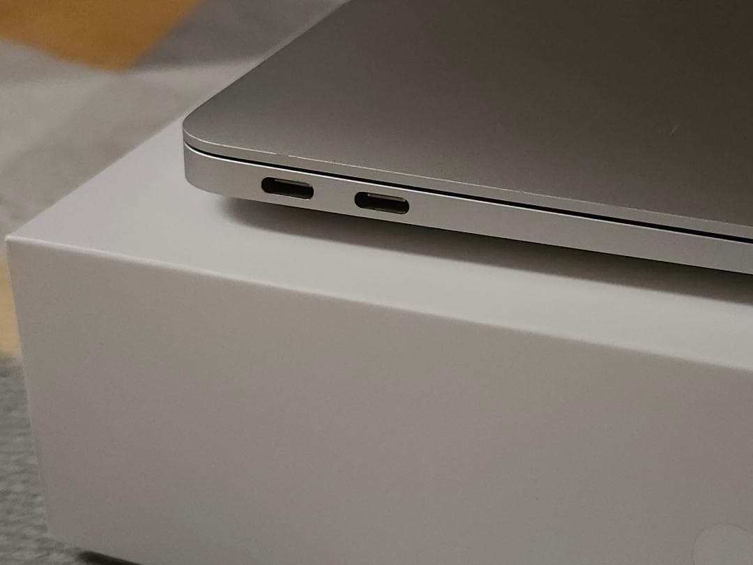 MacBook本体 MacBook Air 2020 intelCPU 512GB