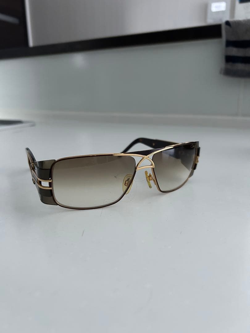 Cazal スクエアサングラス ブラック/ゴールド