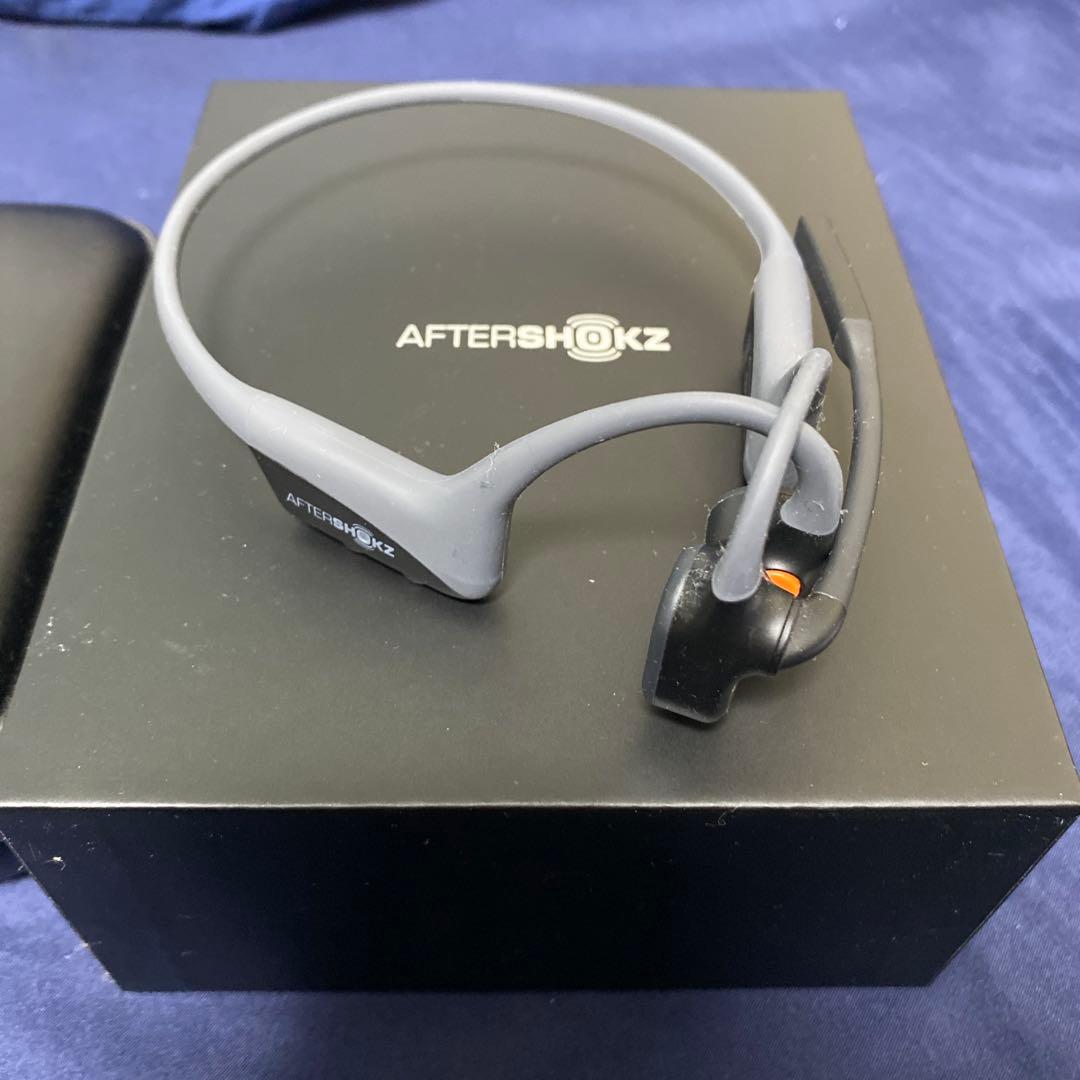AfterShokz : 骨伝導イヤホン グレー （収納ケース付き）