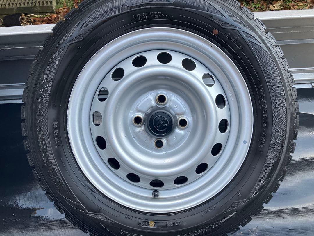 プロボックス 純正ホイール＋ちょい太スタッドレスタイヤ 純正キャップ付き