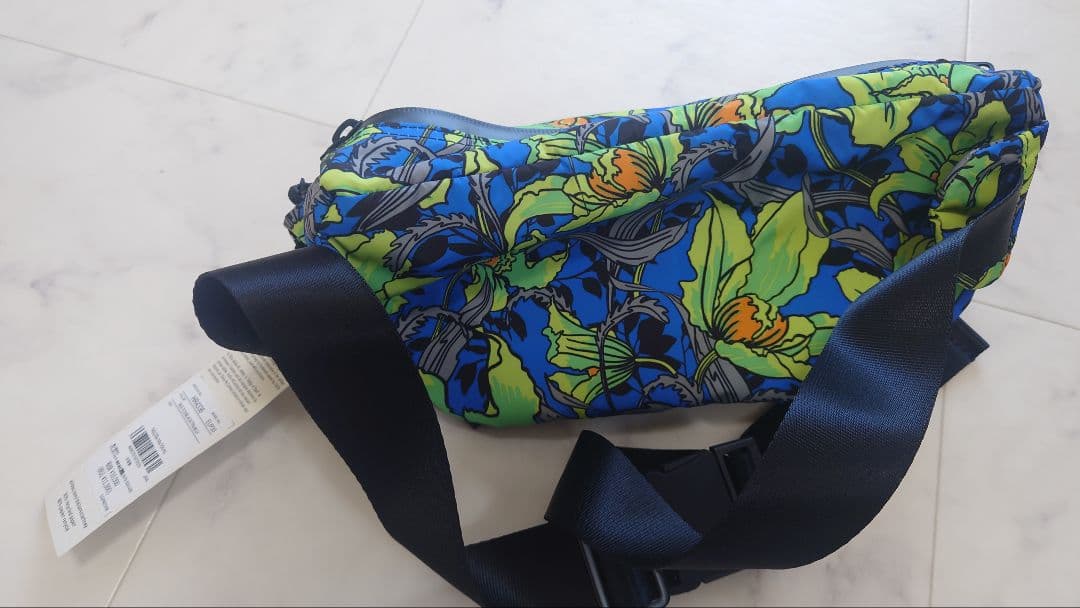 【アディダス　ステラマッカートニー　ボディバッグ　ウェストポーチ　花柄