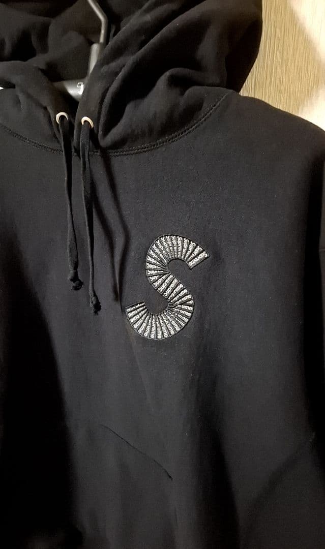 正規品 Supreme ブラック フード付きトレーナー