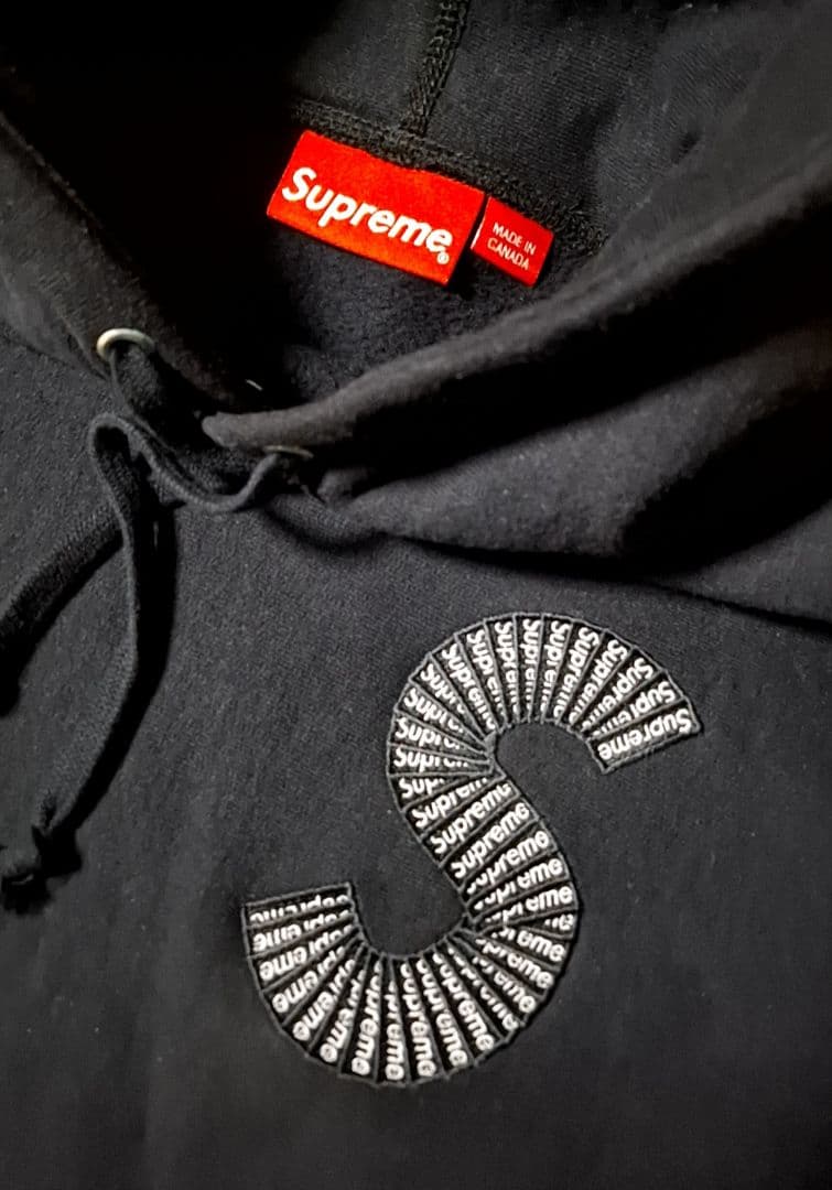 正規品 Supreme ブラック フード付きトレーナー