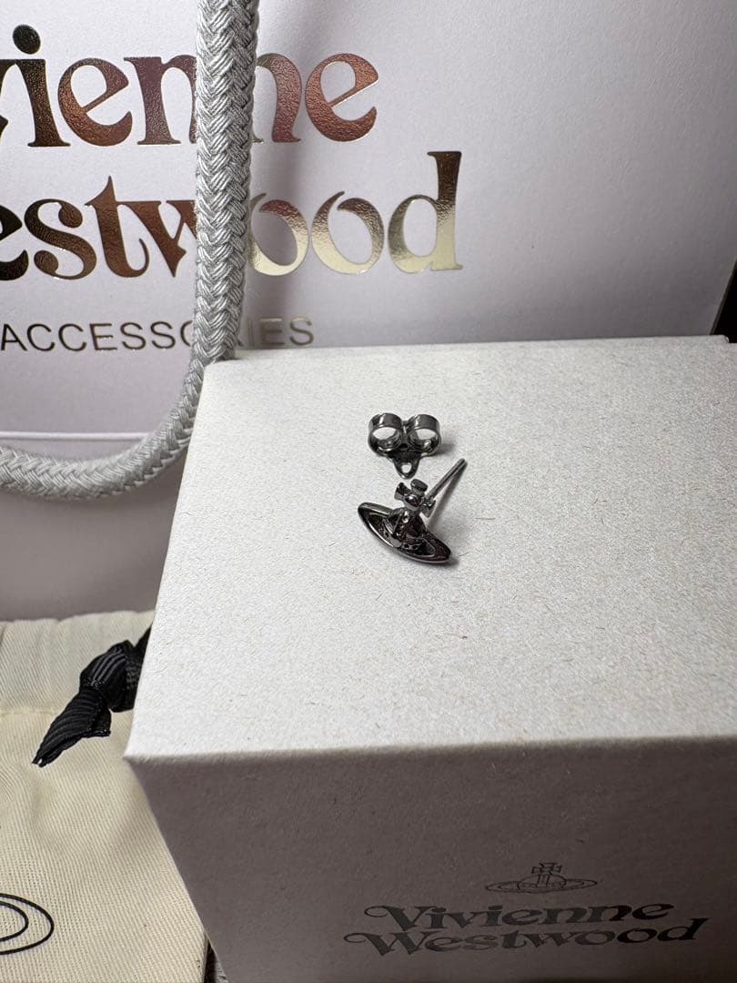 Vivienne Westwood シルバー片耳用ピアス