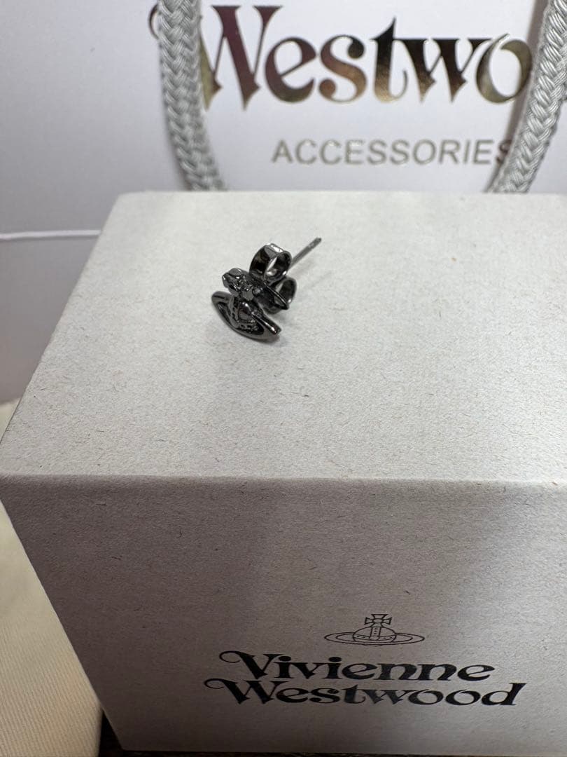 Vivienne Westwood シルバー片耳用ピアス