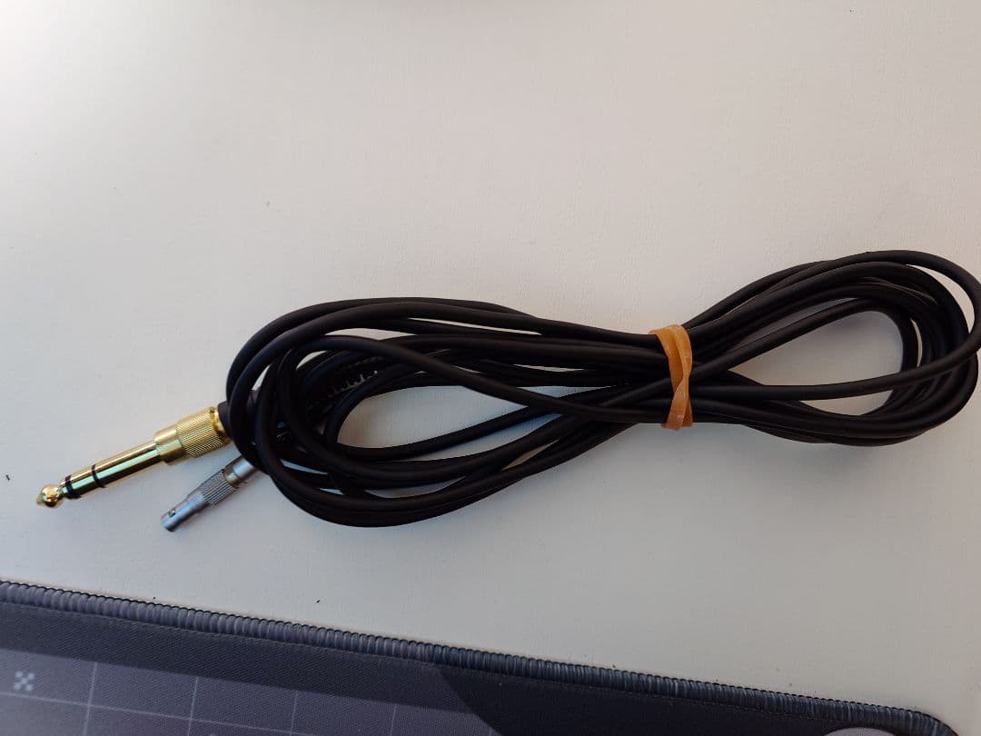 AKG K812 ヘッドフォンとスタンドセット