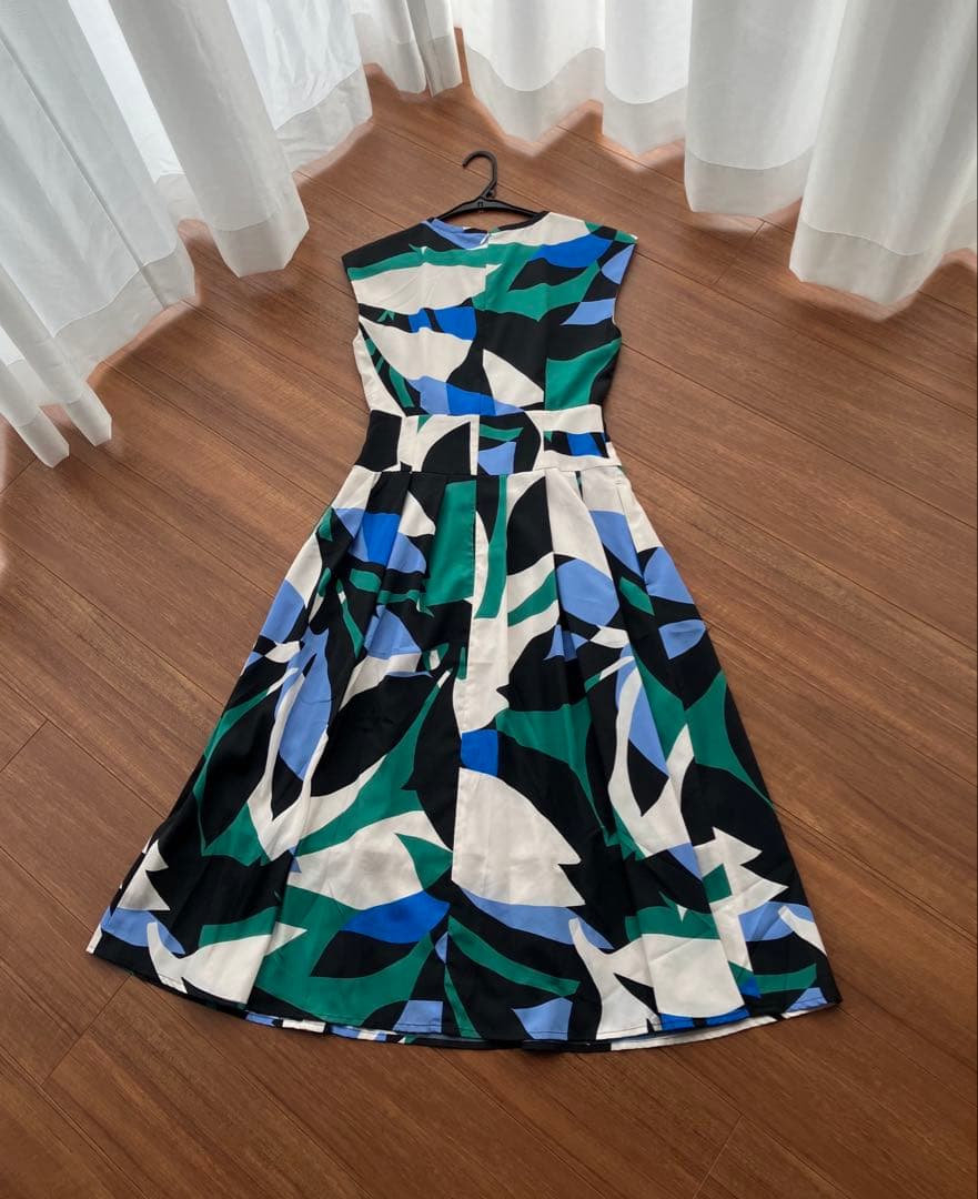 PINKY&DIANNE ピンキー アンド ダイアン　リーフプリントワンピース