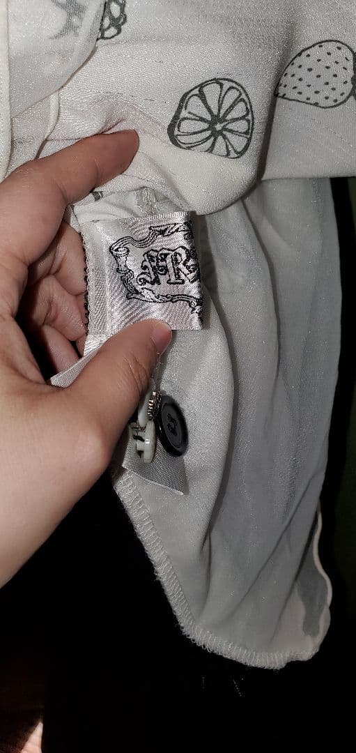 【希少】h.naoto frill 黒と白の夏の果実刺繍入り半袖ワンピース