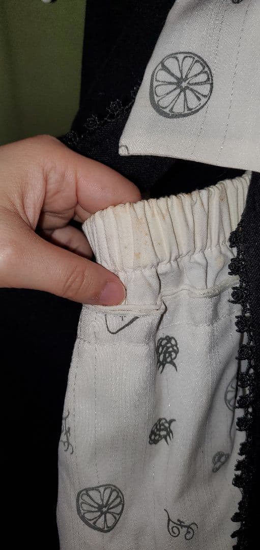 【希少】h.naoto frill 黒と白の夏の果実刺繍入り半袖ワンピース