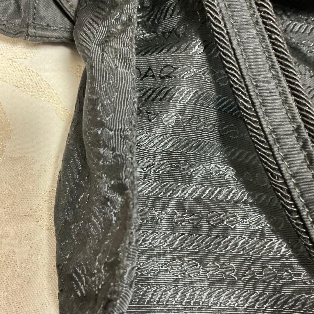 PRADA ナイロン ハンドバッグ 黒　ロゴビーズ刺繍