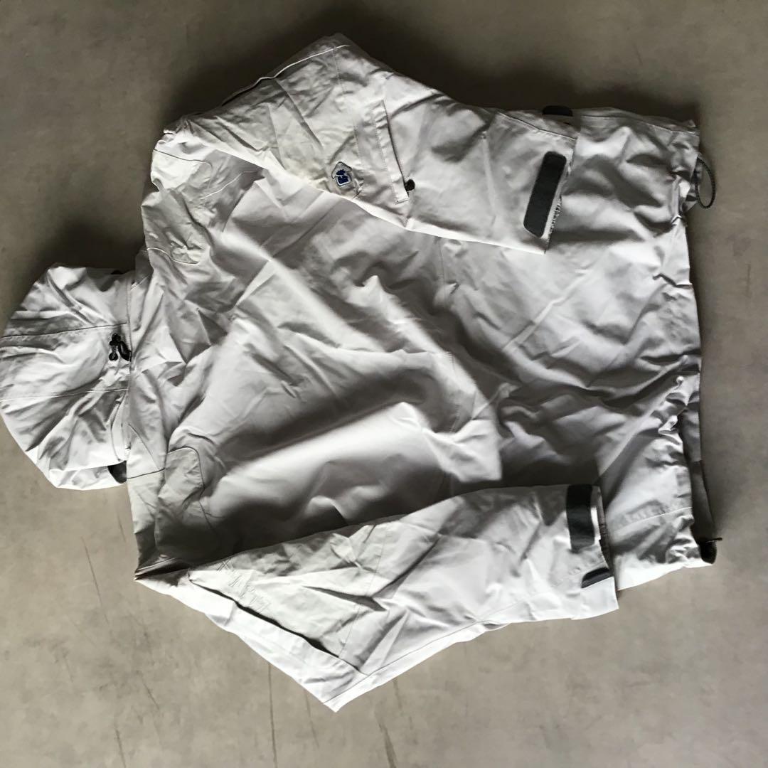 【新品・未使用】ゴールドウィン　スキーウェア　ジャケット　オフホワイト　L