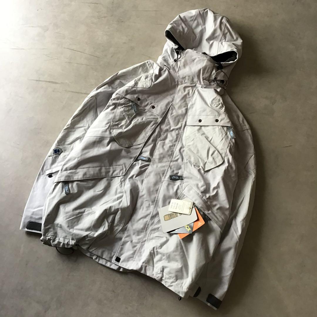 【新品・未使用】ゴールドウィン　スキーウェア　ジャケット　オフホワイト　L