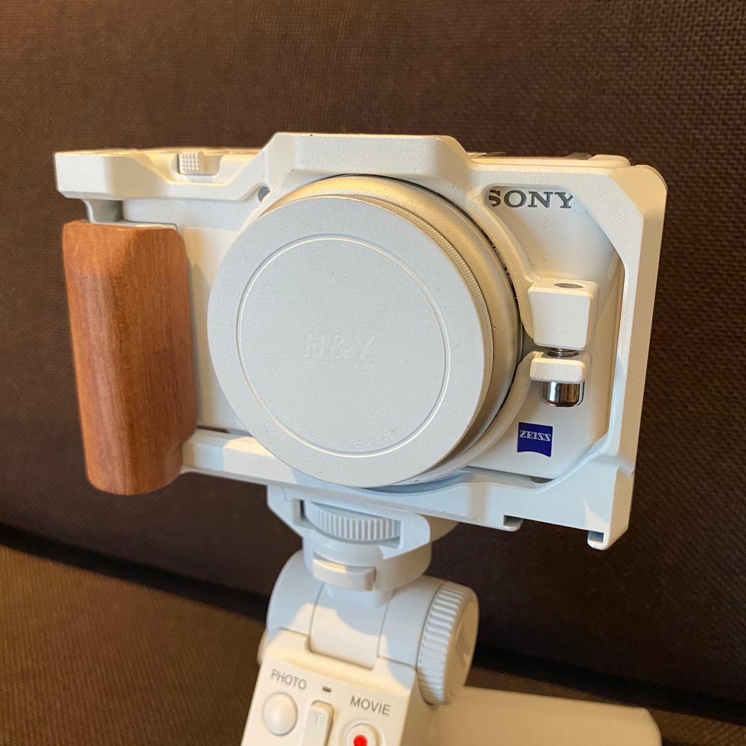 【新品同様】白好きの方へ SONY ZV-1 純正スタンド・映画風撮影レンズ付き